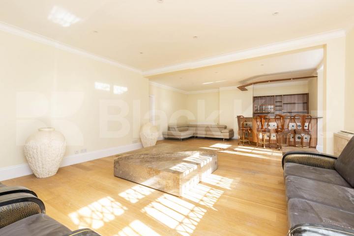 Newly refurbished 6 bedroom 4 bathroom house close to northern line station Holden Road , North Finchley 